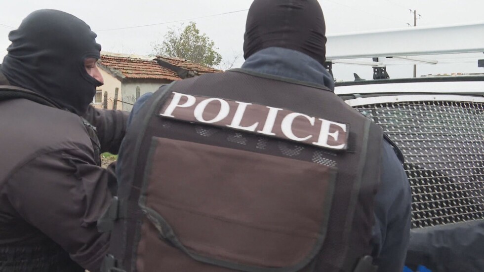 Срещу купения вот: Четирима са задържани, претърсени са домове на лихвари в Бургаско (ОБЗОР)