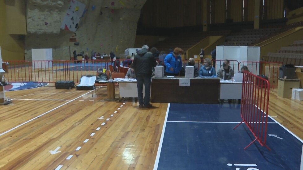 Проблем с една от секциите в Горна Оряховица: Там преминават на хартиен вот 