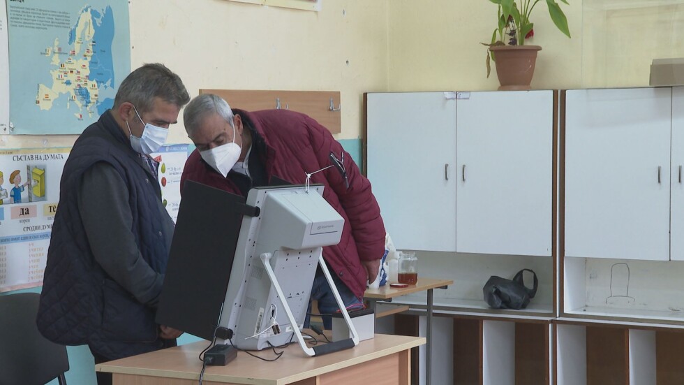 Машинният вот се оказа предизвикателство за избирателите от Кърджали
