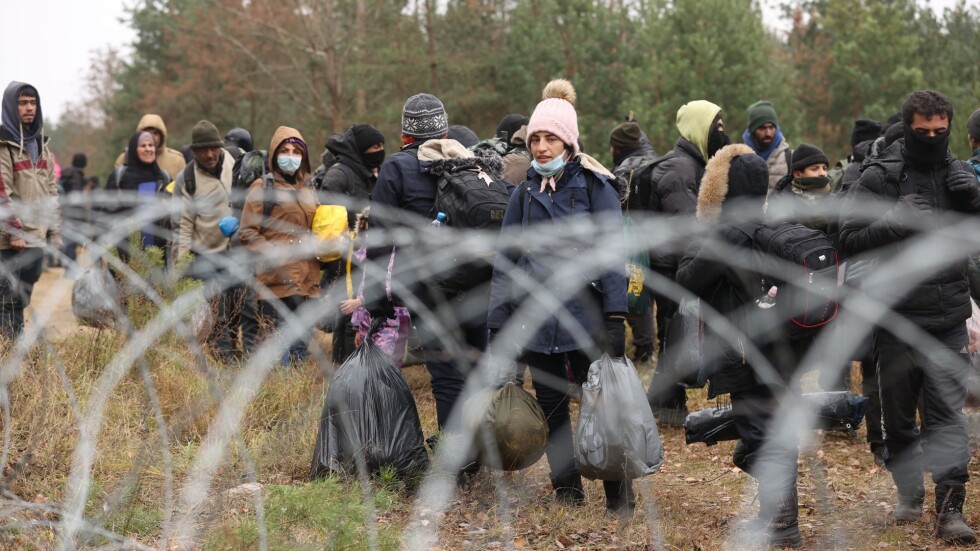 Мигранти са се струпали край граничен пункт между Полша и Беларус