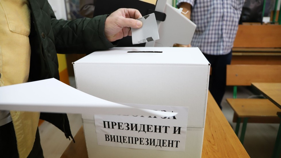 В сливенското село Чинтулово близо 1000 избиратели гласуват в една секция