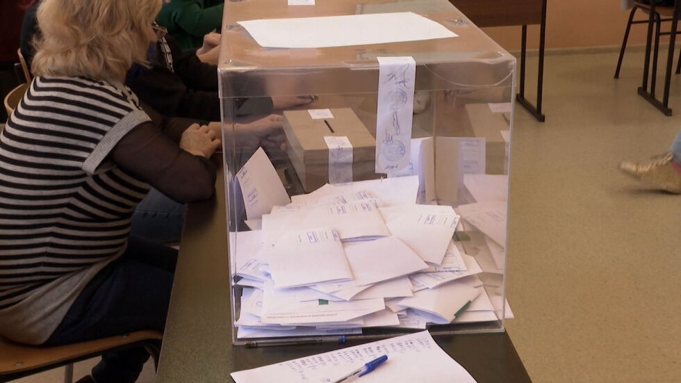 29 партии и пет коалиции са регистрирани за местните избори