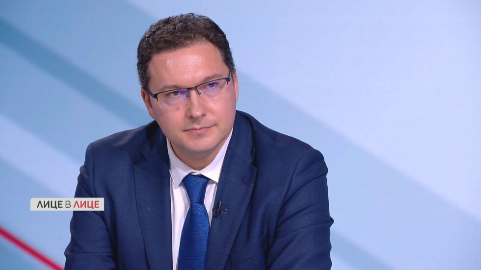 Даниел Митов: Радев е избран за президент с историческо малък брой гласове