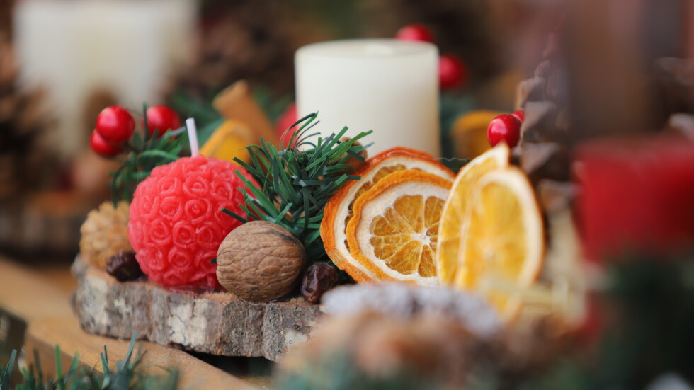 Коледа идва: Греяно вино и шоколад на празничния фестивал в София