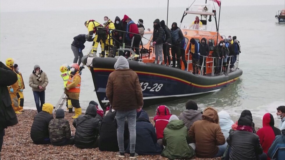 Най-малко 31 мигранти се удавиха при опит да преплуват Ламанша