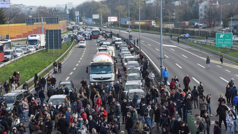 Хиляди блокираха центъра на Белград: Екоактивисти протестират втори пореден ден