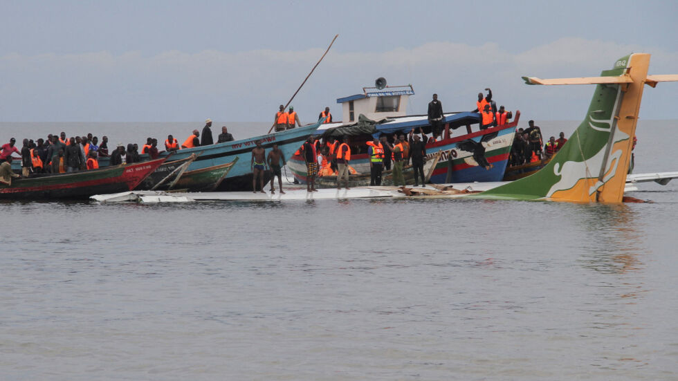 Пътнически самолет падна в езерото Виктория в Танзания, има загинали