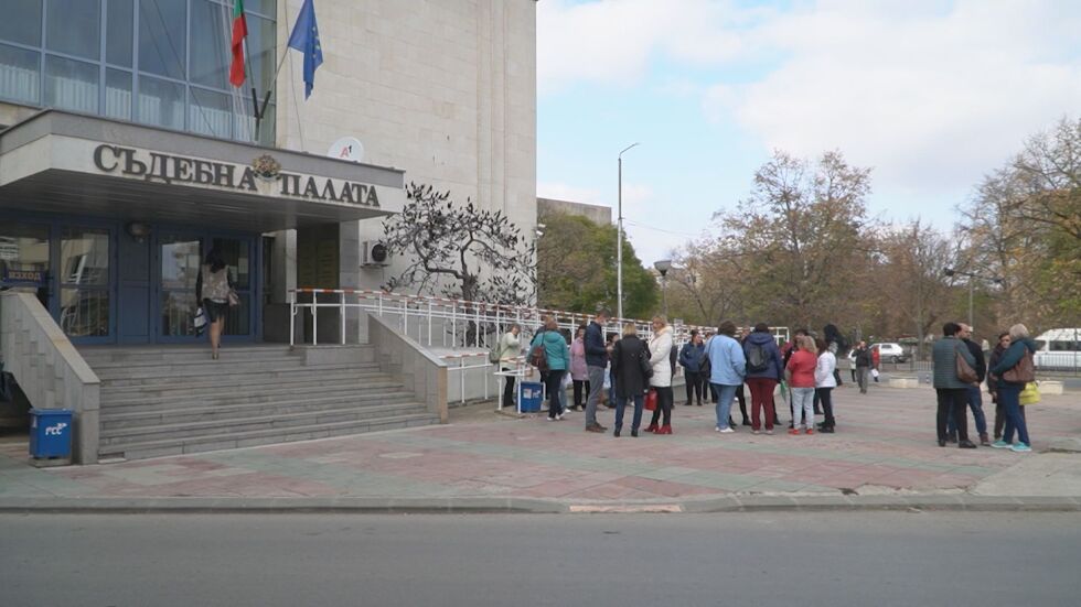 Болницата в Добрич съди медици заради участието им в протест