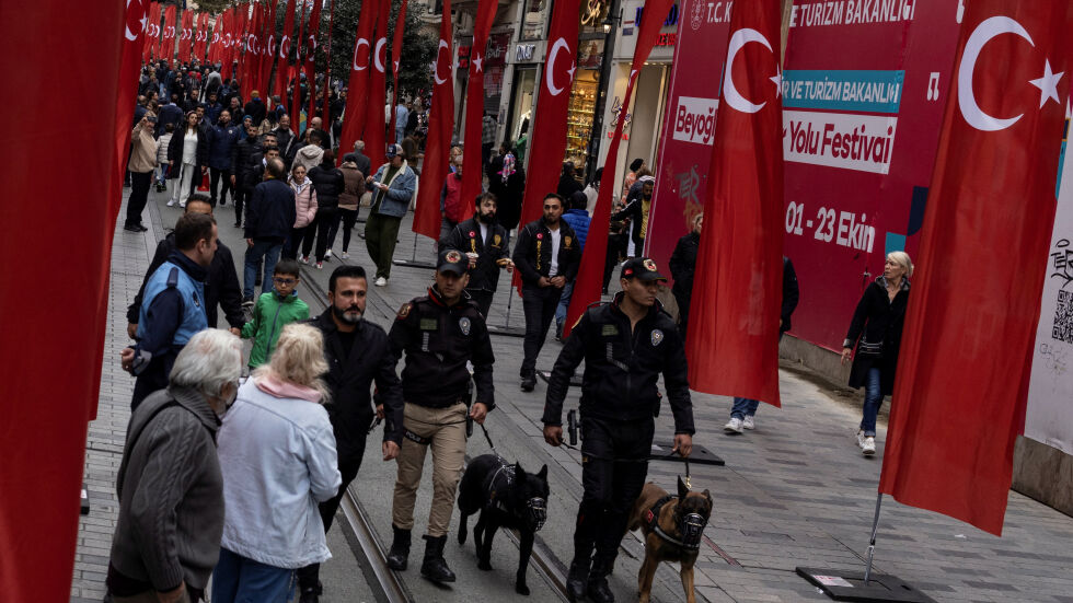 Специалните пратеници на bTV в Истанбул: Увеличава се броят на задържаните за взрива 