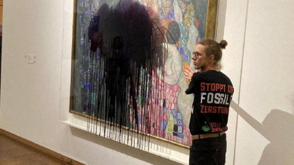 Поредно посегателство на екоактивисти: Разляха черна течност върху шедьовър на Густав Климт 