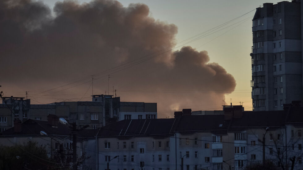 Въздушна тревога и експлозии в Киев, има жертви