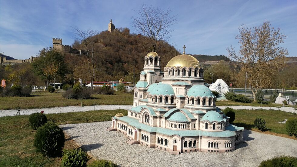 Паркът “Мини България” в Търново - приятна изненада, "скрита" зад хълма 