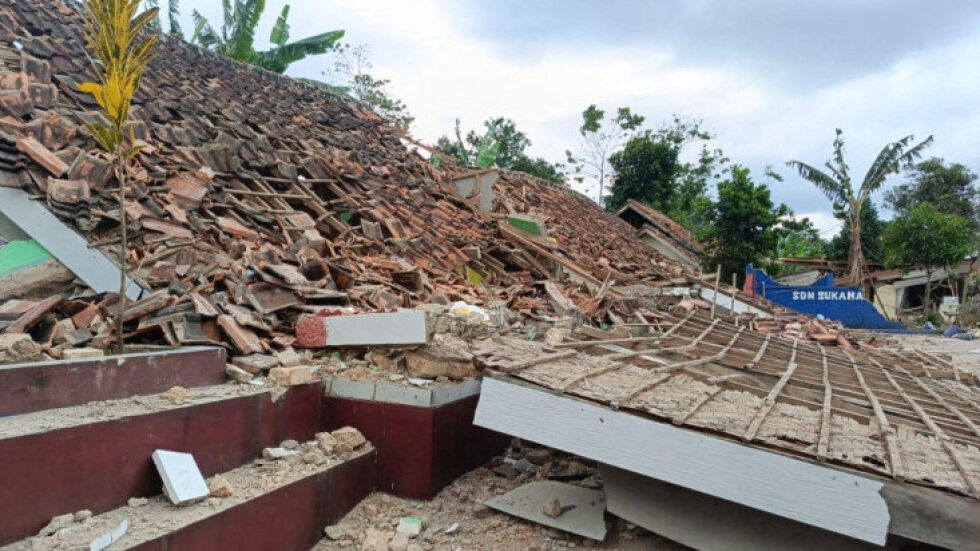 Най-малко 40 загинали и стотици ранени след земетресение в Индонезия