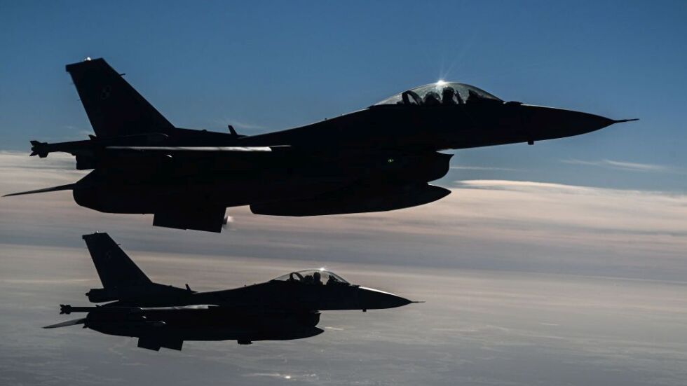 Първите ни два изтребителя F-16 ще бъдат предадени от САЩ тази година