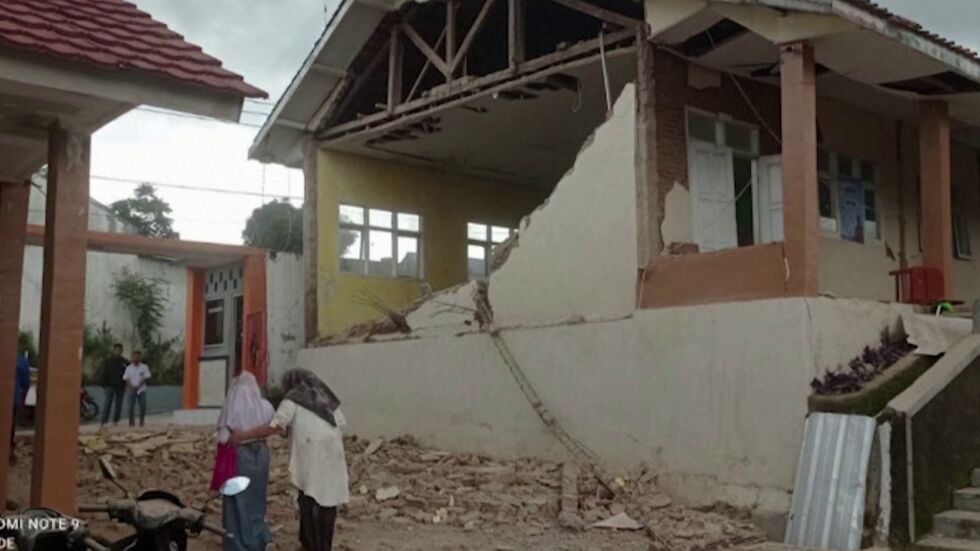 Най-малко 162 са жертвите при земетресението в Индонезия 