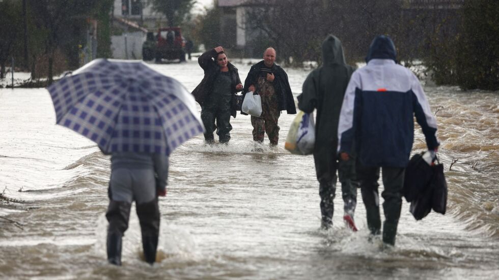Проливни дъждове наводниха Западните Балкани 
