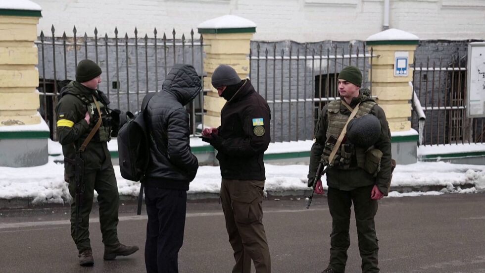 Войната в Украйна: Манастир край Киев е претърсен за руски саботьори и разузнавачи 