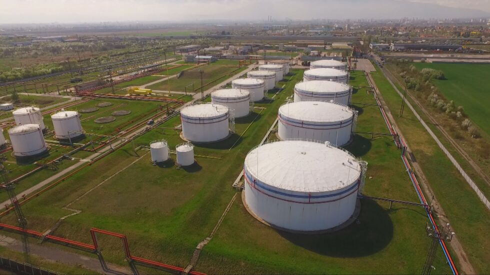 "Лукойл" предупреди, че рафинерията в Бургас може да спре работа