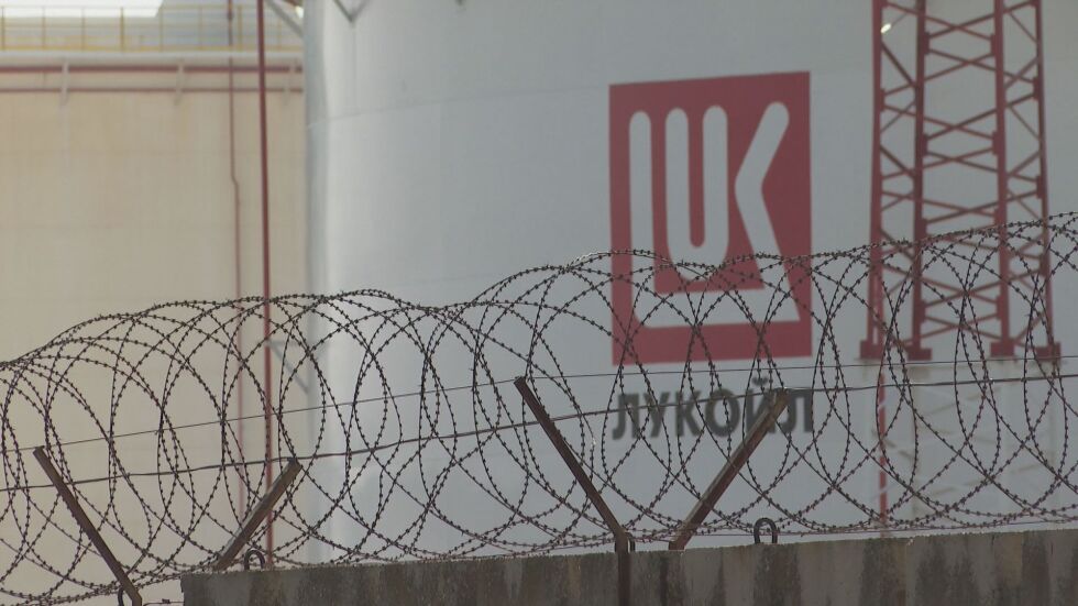 „Лукойл“ ще бъде принудена да затвори, ако не получи разрешение да изнася петролни продукти