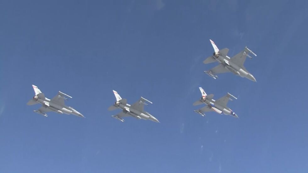 Купуването на нови осем изтребители F-16 скара депутатите 