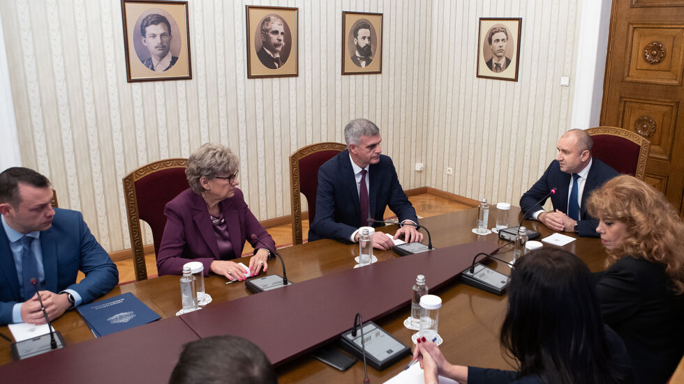 Последен рунд консултации: Президентът се срещна с „Български възход“ (ОБЗОР)