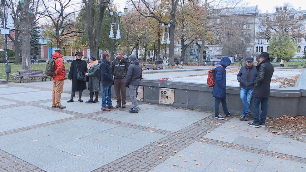 Протест пред Народния театър: Артисти с подписка в подкрепа на Александър Морфов