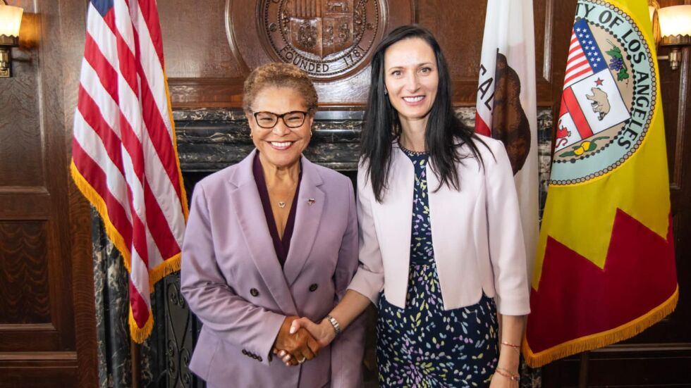 Вицепремиерът Мария Габриел се срещна с кмета на Лос Анджелис Карън Бас