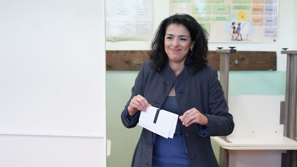 Експертиза за вота в София: Има разлика между броя на бюлетините от машините и отчетения от тях резултат