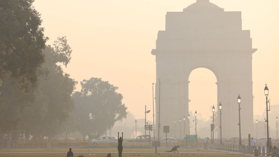 Смъртоносен смог в Ню Делхи, училищата затвориха (СНИМКИ и ВИДЕО)