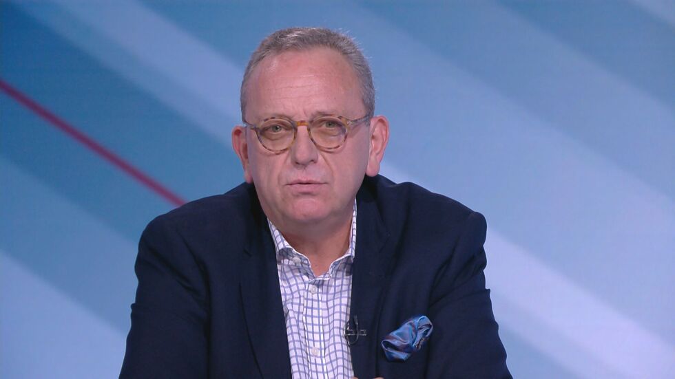  Проф. Стоянович: „ Сега ще променим света “, а след това се оказва, че би трябвало да отиде да купи туршия 