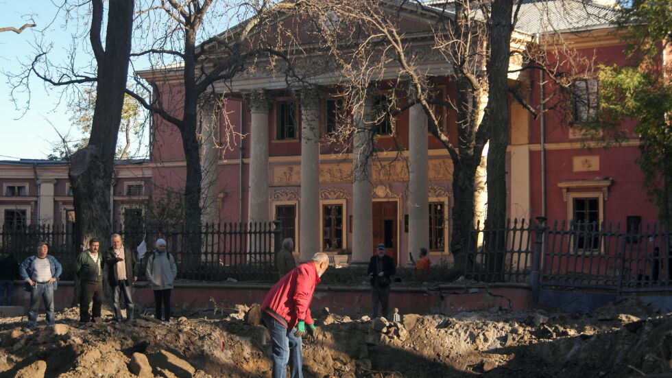 Удари по Одеса и Херсон: Има ранени, поражения по жилища и национална галерия