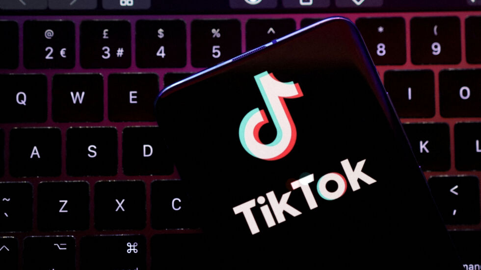 Бивш директор на TikTok съди компанията за дискриминация
