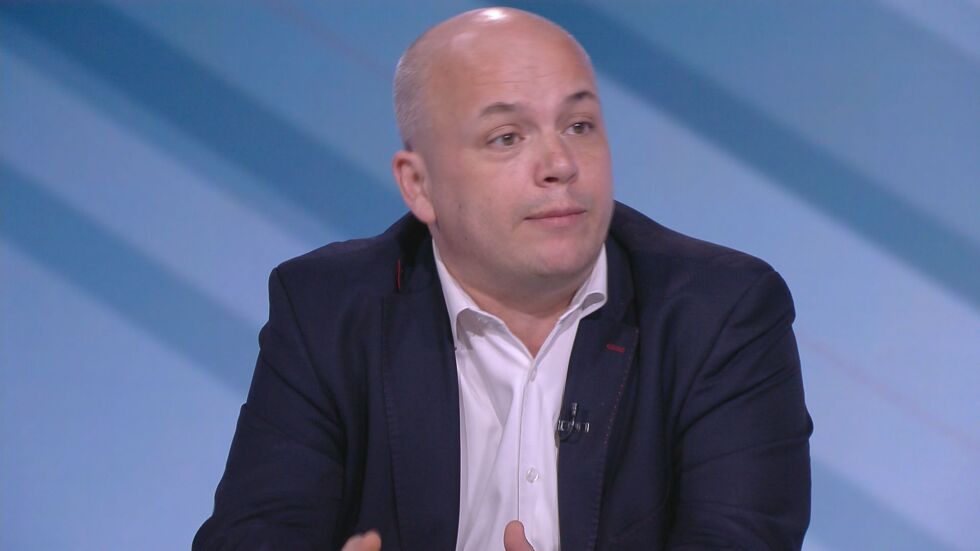  Александър Симов: Заспахме с обещанието за ярко бъдеще и се събудихме в индийска сапунка 