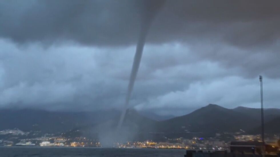 Няколко торнада удариха брега на Амалфи в Южна Италия (ВИДЕО)
