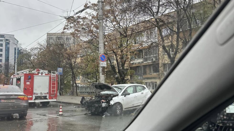 Тежка челна катастрофа в София (СНИМКИ)