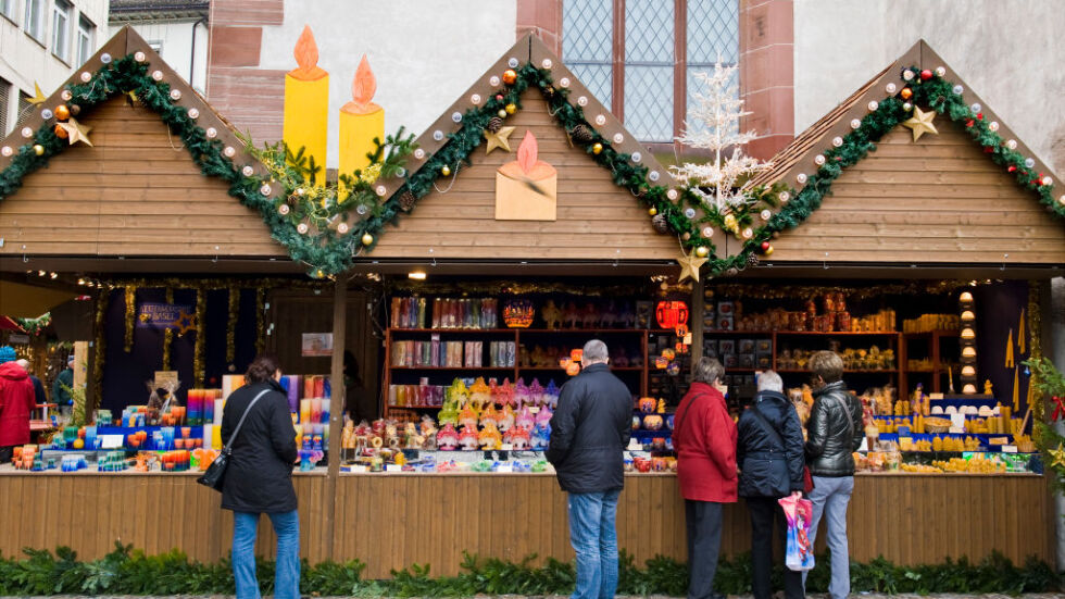 Път от светлини, куклено шоу и топъл шоколад: Ето кои са най-магичните места по Коледа в Европа