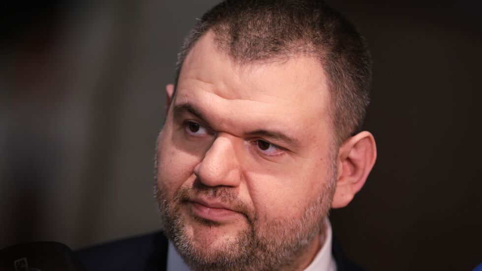  Пеевски: Не можем без външен министър, Радев незабавно да подпише указа 