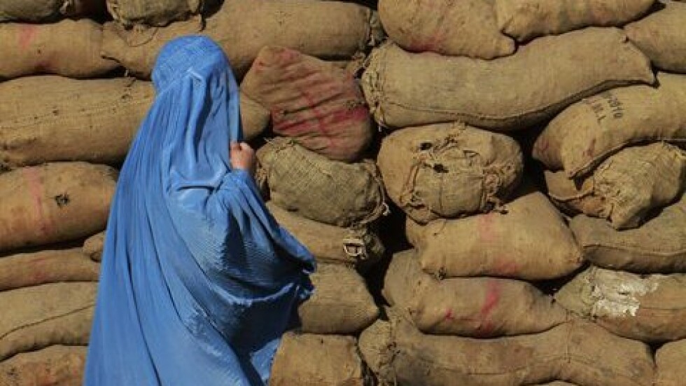 Тълпа линчува жена в Афганистан