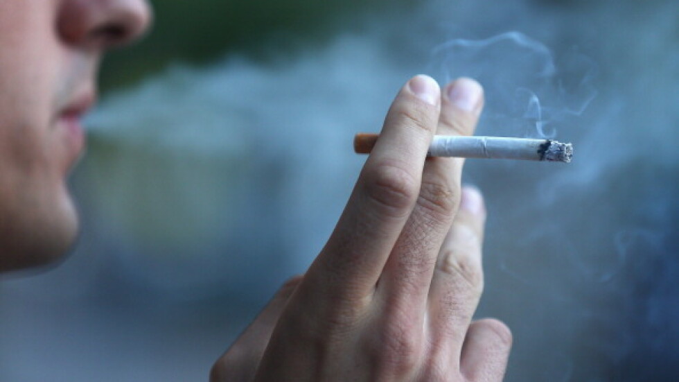 Великобритания обмисля да забрани на младите да купуват цигари