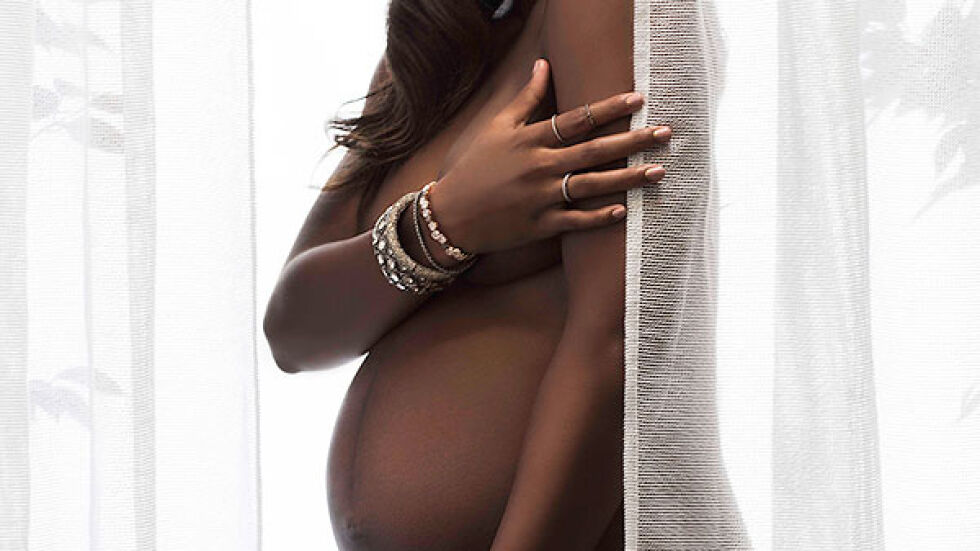 Бременната Кели Роуланд се съблече, за да отпразнува красотата на женското тяло