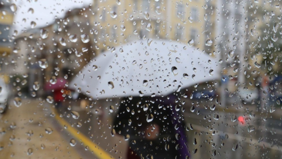 Значителни валежи и застудяване в Западна България утре