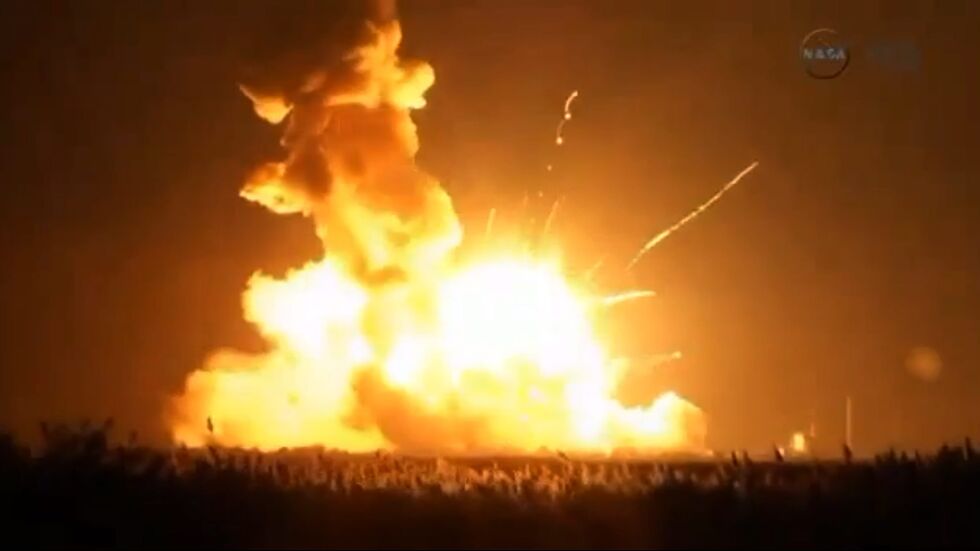 Ракета на НАСА се взриви във въздуха (ВИДЕО)