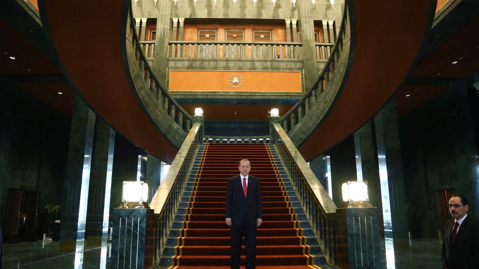 Дворецът на Ердоган навъртя космическа сметка за ток