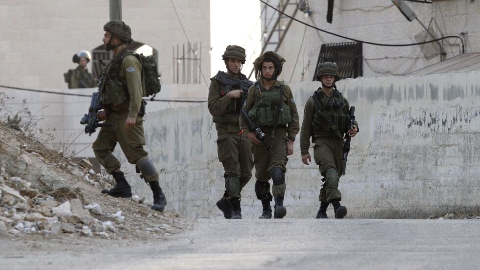 Близо 80 палестинци са ранени при размирици на Западния бряг и Източен Йерусалим