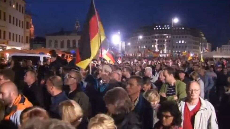 ПЕГИДА събра 9000 души в Дрезден