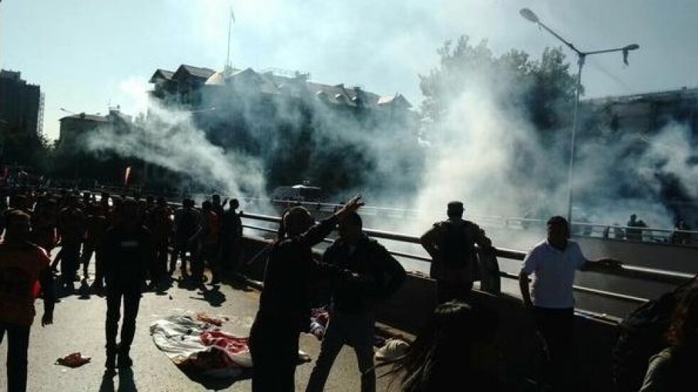 Експлозии разтърсиха Анкара, десетки са загинали (ВИДЕО)