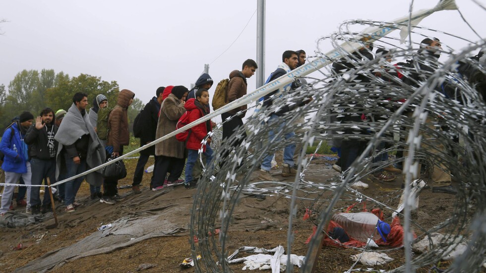 Унгария затваря границата с Хърватия в полунощ
