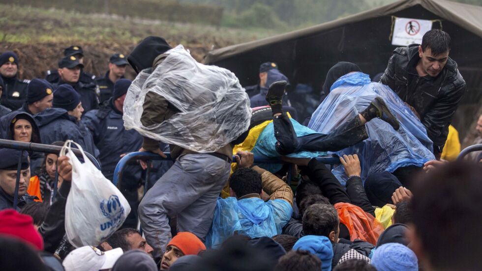 Словения е готова да изпрати войска по границата си заради мигрантите