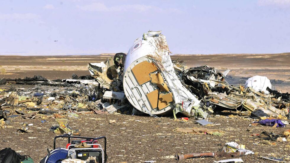 Експерт: Руският самолет се е разпаднал във въздуха