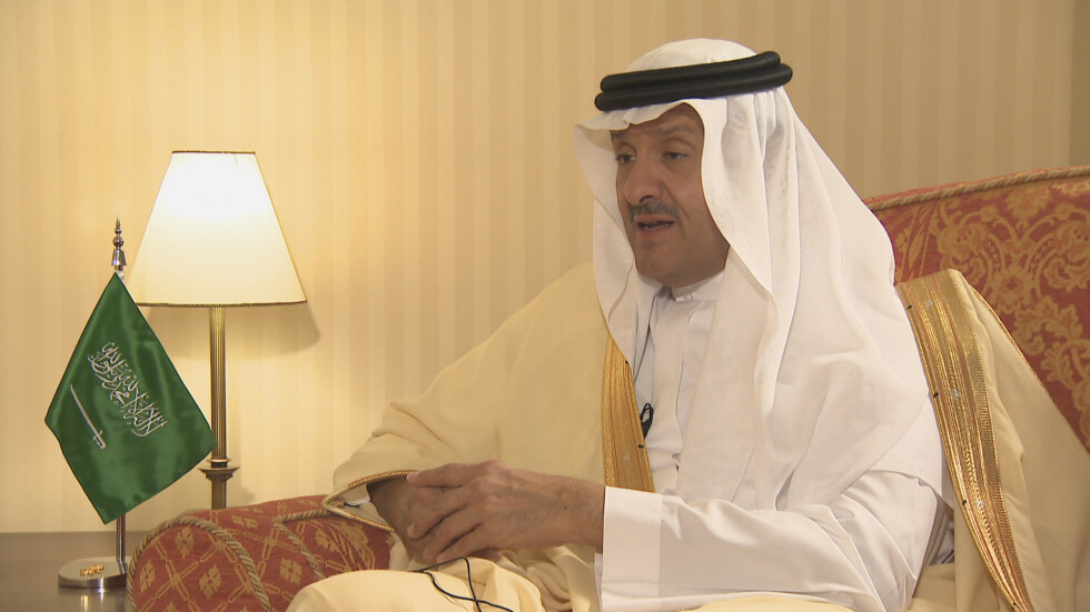 Саудитският принц-космонавт подписа споразумение с Министерство на туризма